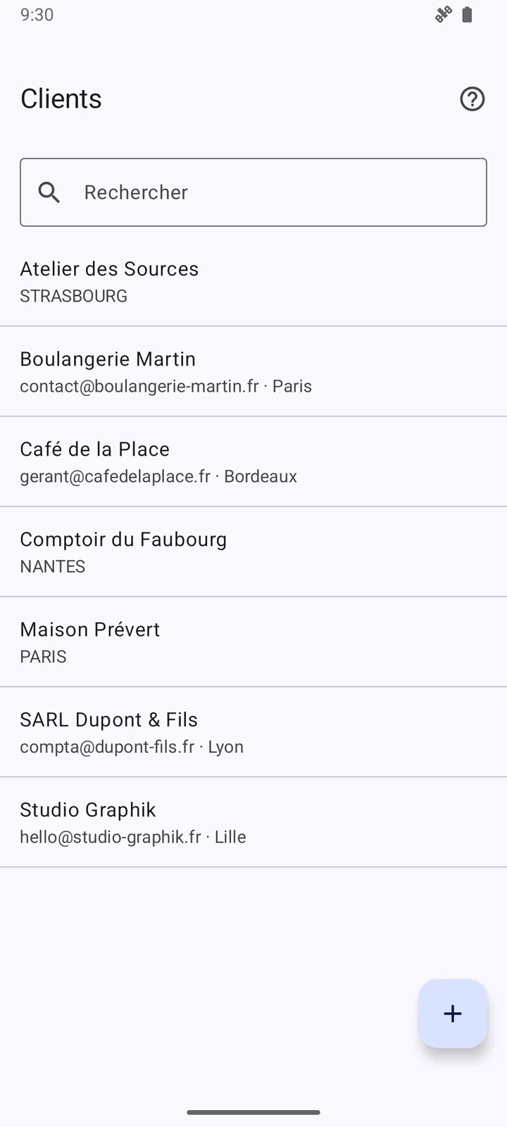 L’application Android d’OmniFacture : la liste des clients, avec leur raison sociale, leur ville et leur adresse de contact.